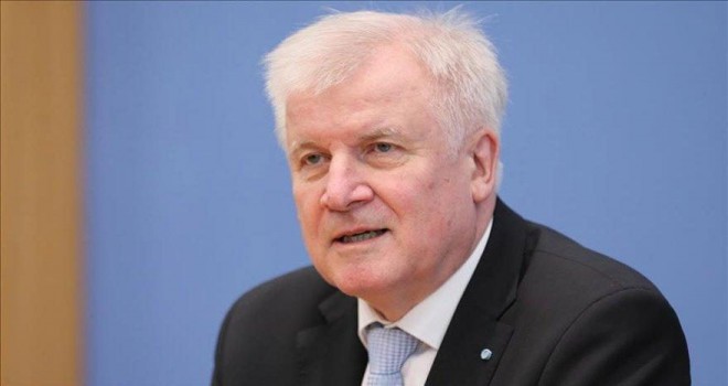 Almanya İçişleri Bakanı Horst Seehofer istifasını açıkladı