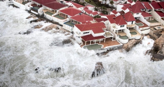 IRMA KASIRGASI 3 MİLYON NÜFUSLU TAMPA VE FORT MYERS'A İLERLİYOR