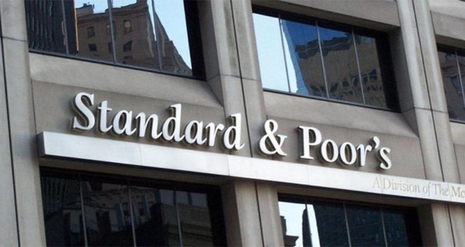 Standard&Poor's Türkiye'nin kredi notunu düşürdü