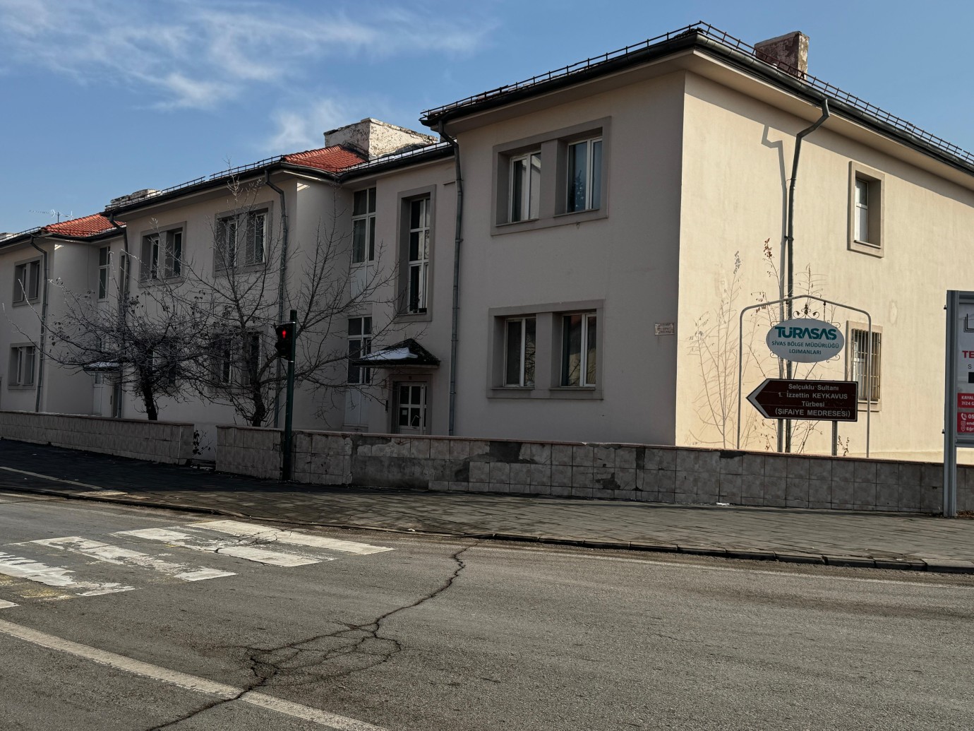 CHPli Karasu Turasaş Lojmanları’nı Meclis gündemine taşıdı