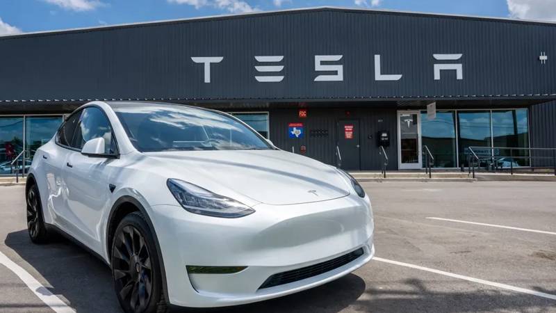 ABDli elektrikli otomobil üreticisi Tesla 700 bin aracı geri çağırdı