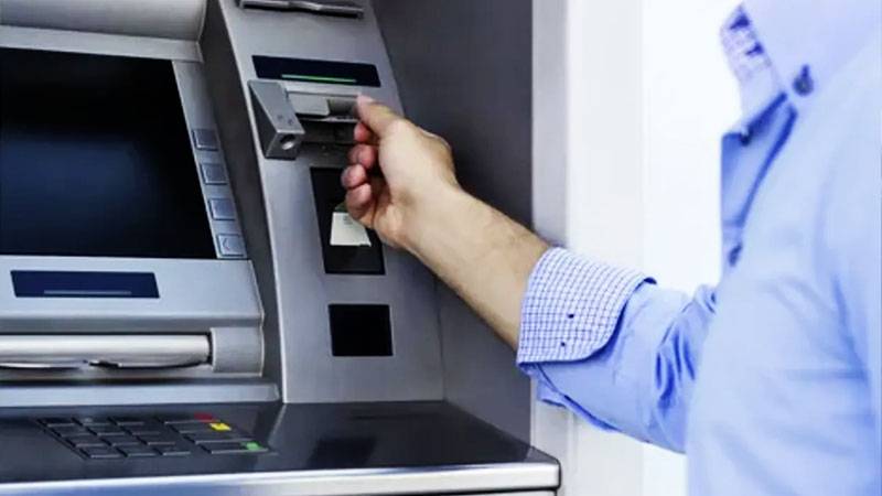 Şifresini değiştirmeyenlerin kartını ATM'ler yutacak