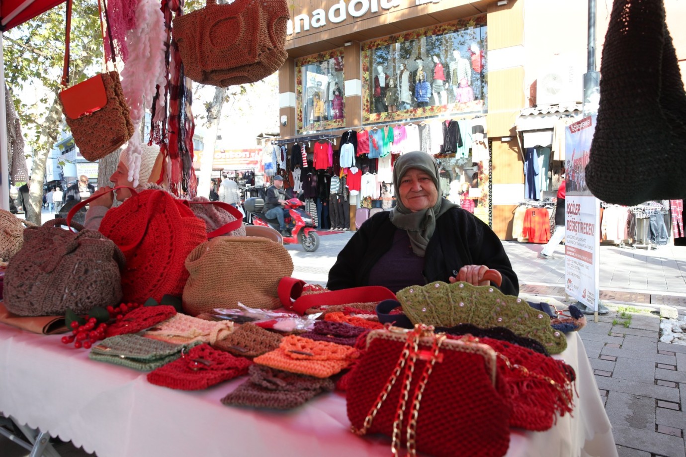 El emeği ürünler Çiğli’de Yeni Yıl Kermesi’nde sergilendi