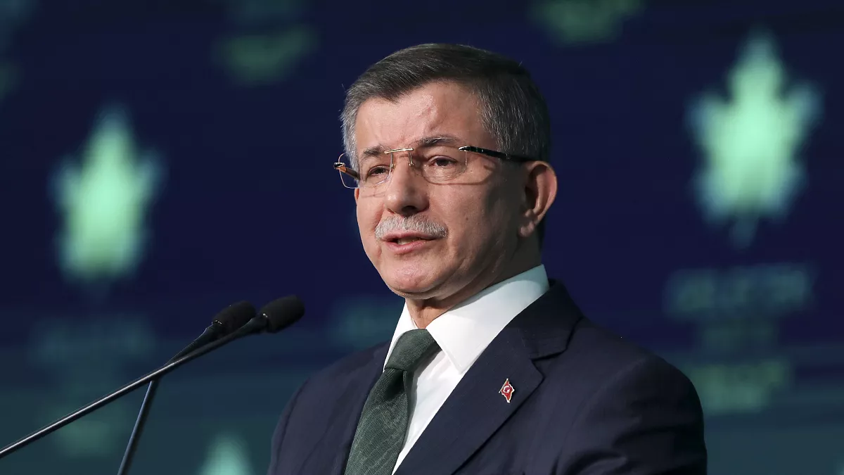 Davutoğlu Kahramanmaraş’ta Depremzedelerle Buluştu: 