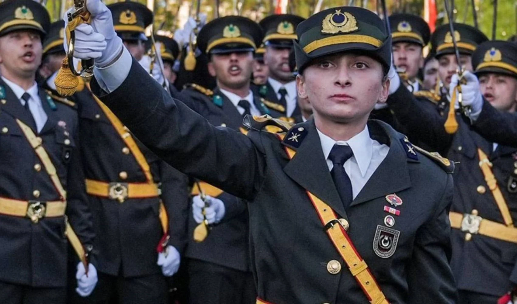 Emekli askerler'den ''Teğmenime Dokunma