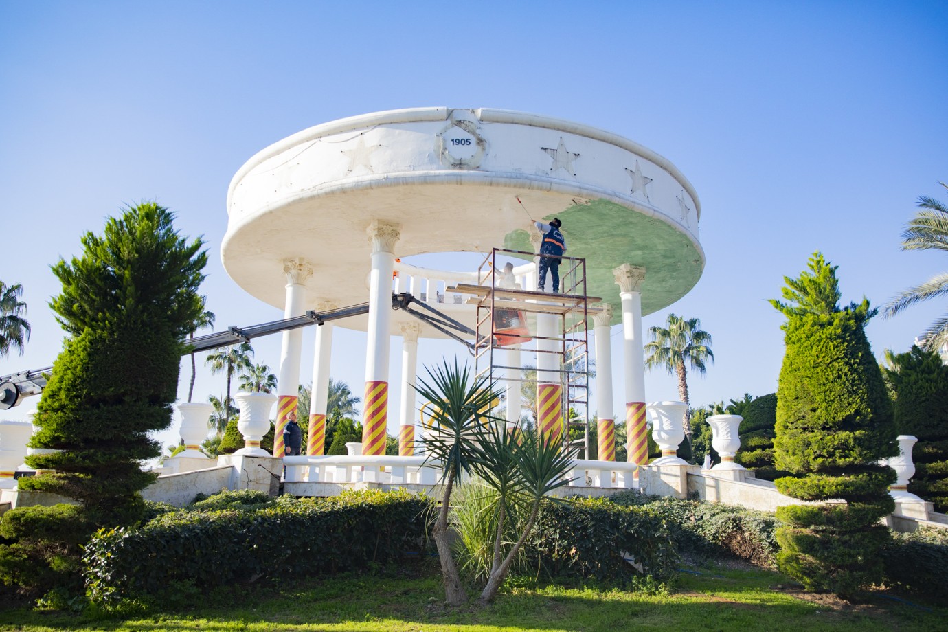 Mersin Büyükşehir Belediyesi kenti güzelleştirmeye devam ediyor