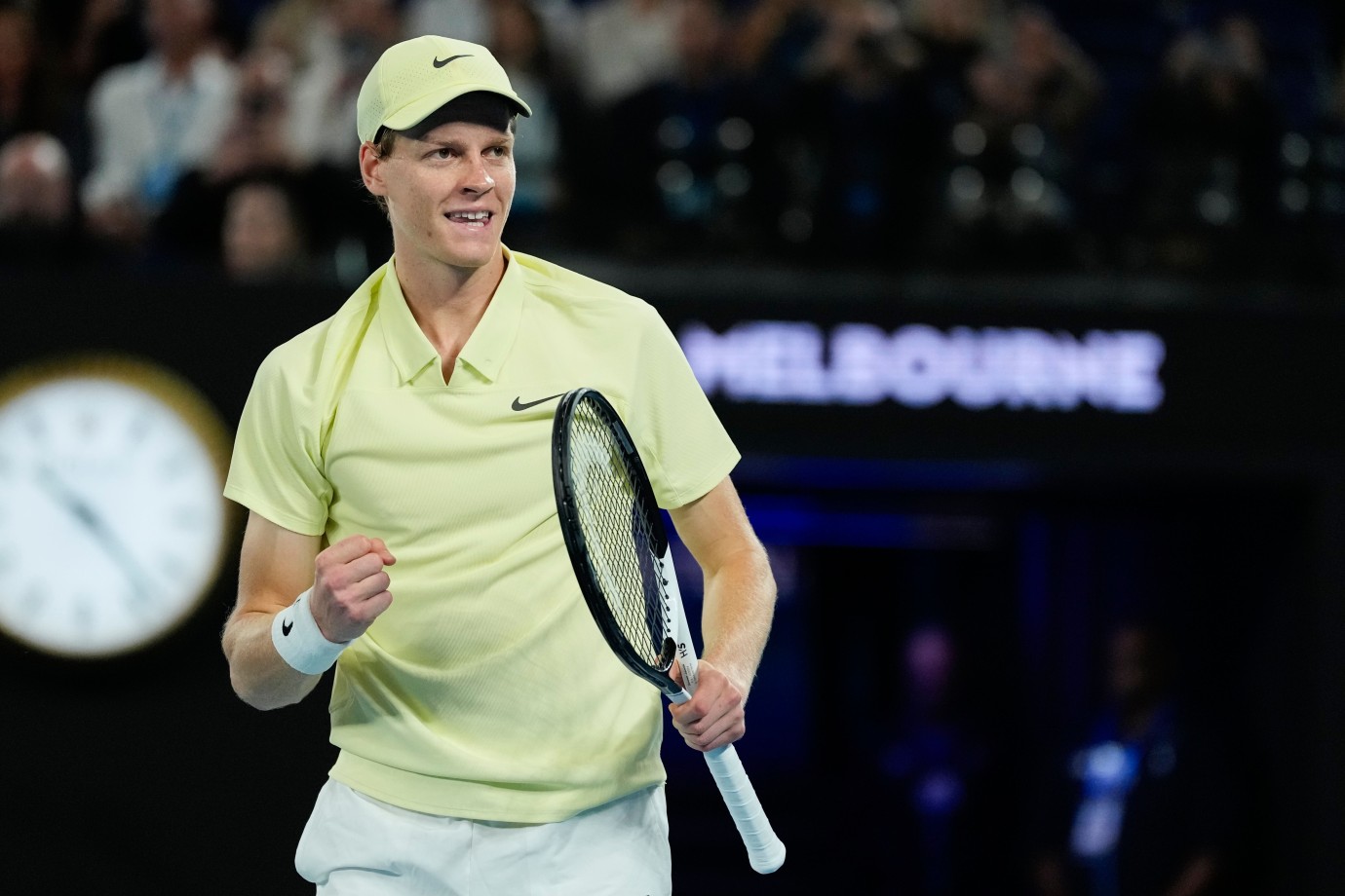 Jannik Sinner Alexander Zverev maçını 3-0 kazanarak Avustralya Açık kupasını aldı