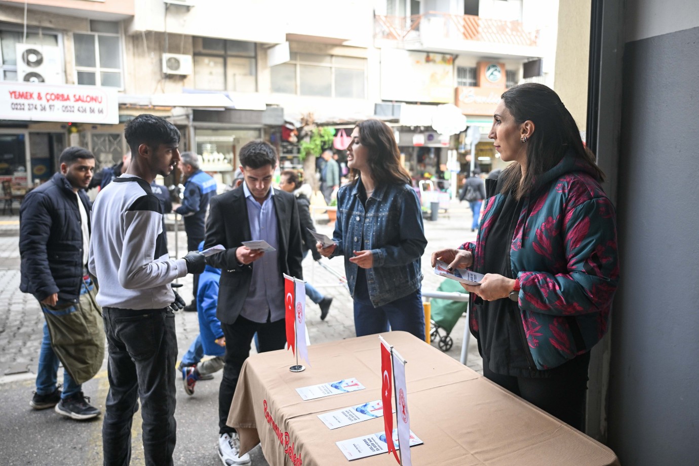 Bornova Belediyesi’nden Serviks Kanserine Karşı Bilgilendirme Atağı