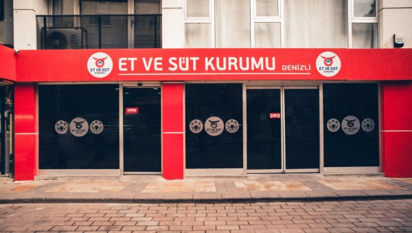 Et ve Süt Kurumu Önünde Soğukta Bekleyiş: “Eski Günleri Arıyoruz”