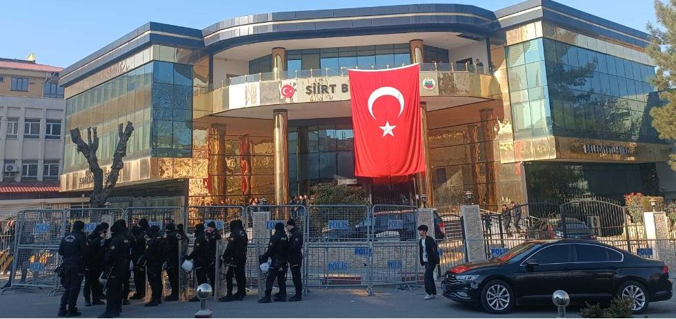 Siirt Valiliği: Kayyum Protestosunda 2 Polis Yaralandı