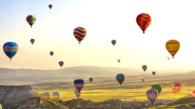 Turizm Gelirleri Rekor Kırdı, Ancak Tatiller Kısaldı ve Harcamalar Azaldı