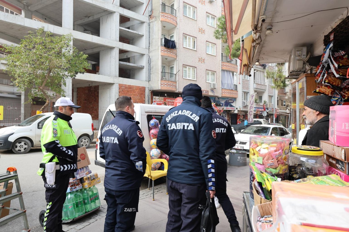 Şehzadeler Belediyesi Kaldırımları Açıyor: İşgaliye Denetimi Yapıldı