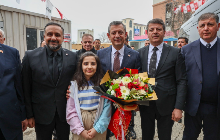 CHP Lideri Özgür Özel, Adıyaman Belediyesi’ni ziyaret etti