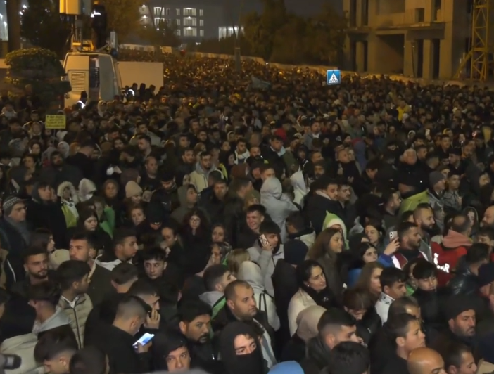 Hatay’da Anma Engeli: Polis Barikatları Depremzedelerin Yolunu Kesti