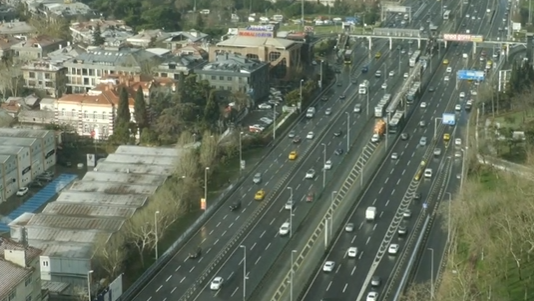 İstanbul’da Kar Yağışı Başladı: Trafik Yoğunluğu Gün İçinde Azaldı