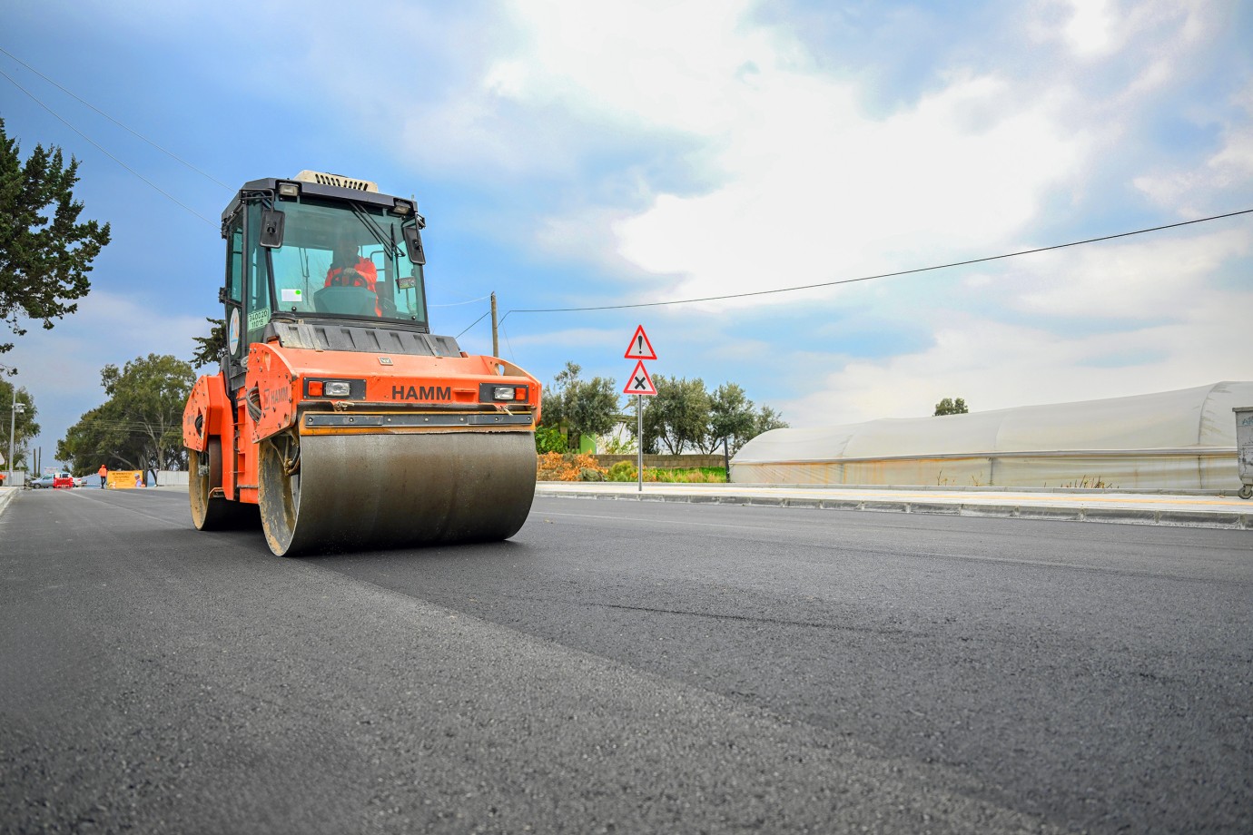 Mersin Büyükşehir’den Kazanlı Mahallesi’ne Yol ve Kaldırım Düzenlemesi