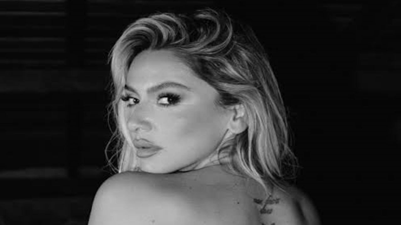 Hadise’den yürek hoplatan paylaşım! Kalçasında ki dövmeyi gösterdi