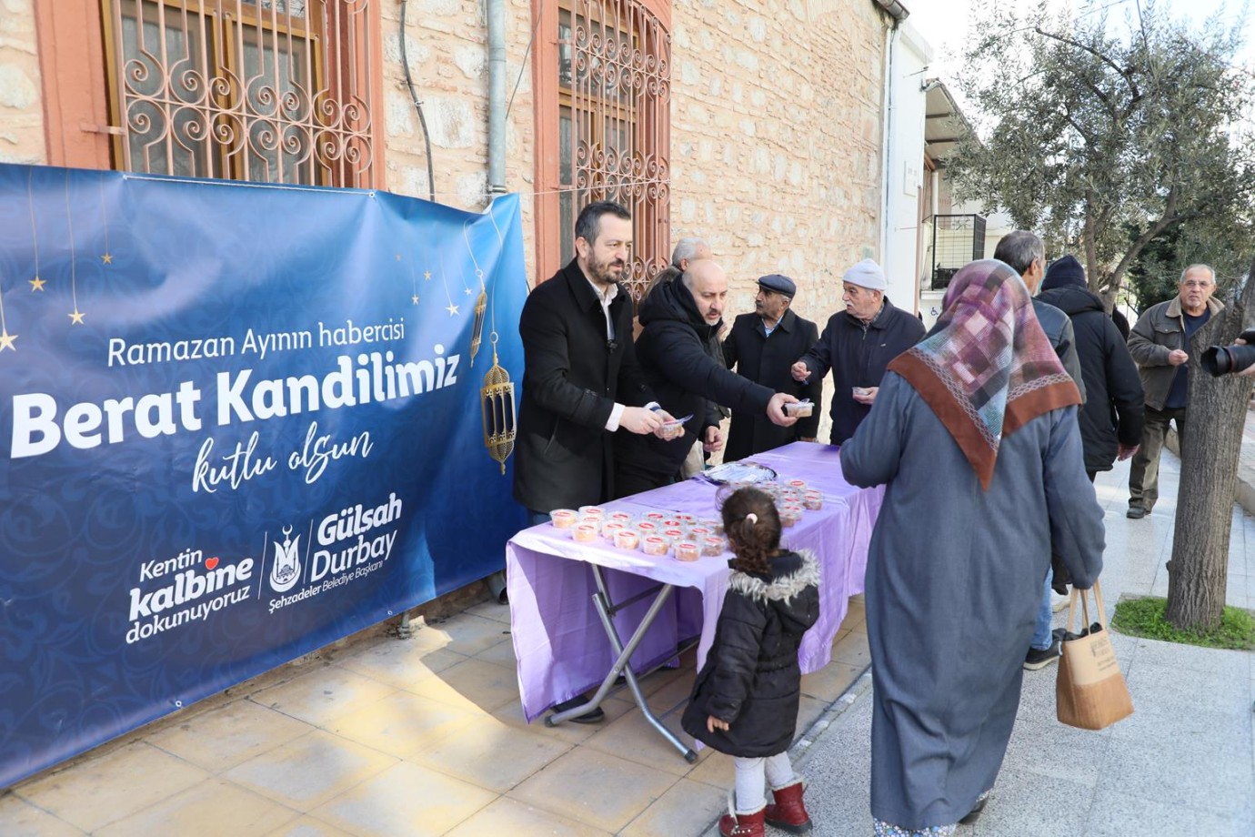 Şehzadeler Belediyesi’nden Berat Kandili’nde Helva İkramı