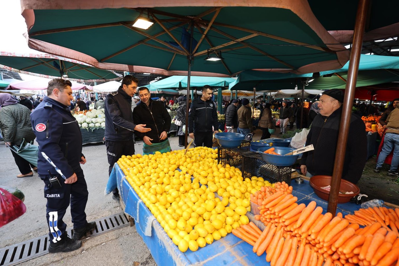 Şehzadeler Belediyesi'nden Zabıta mesaisi