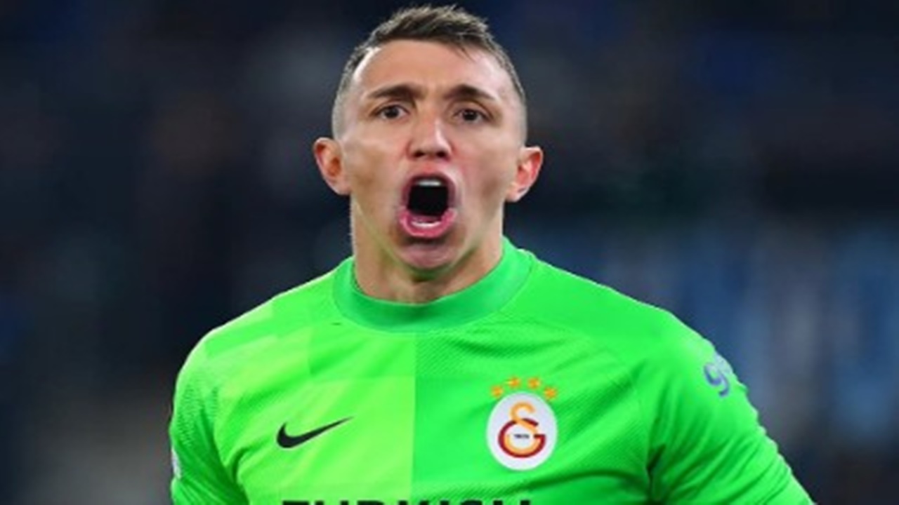 Fernando Muslera 4-1 kaybedilen maçın ardından röportajı terk etti