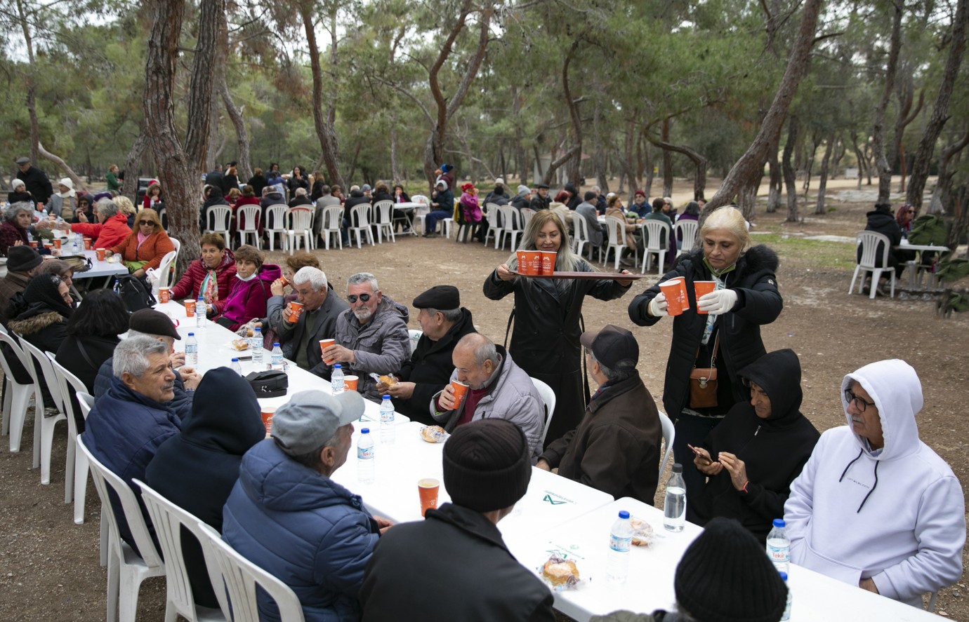 Mersin Büyükşehir’den Emeklilere Keyifli Piknik Etkinliği