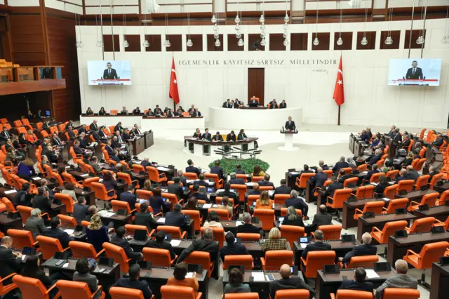 CHP'den  Meclis'te kademeli emeklilik, staj ve çıraklık için açık çağrı