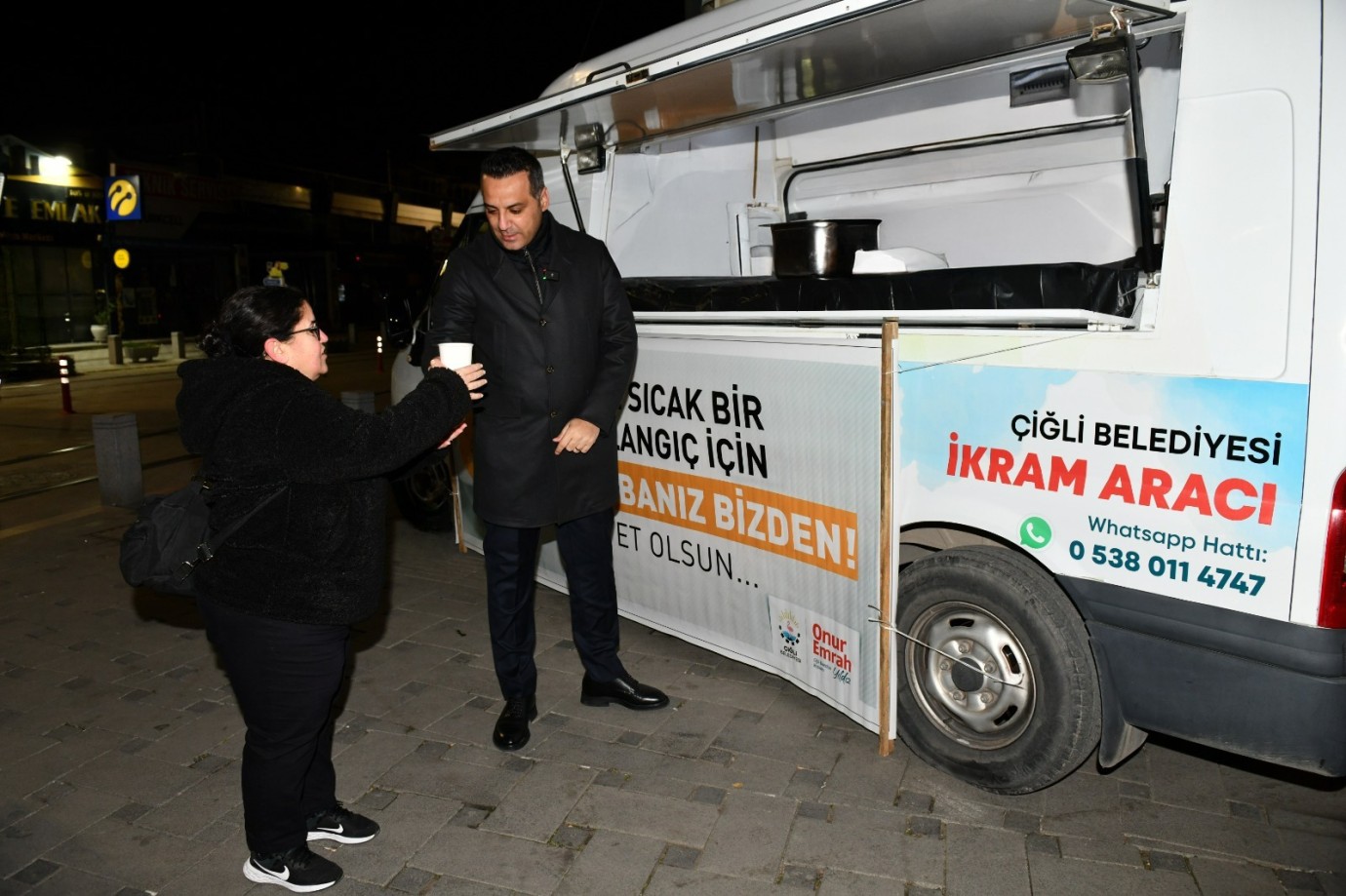 Çiğli Belediyesi’nden Vatandaşlara Sıcak Dokunuş: Sabah Çorba İkramı!