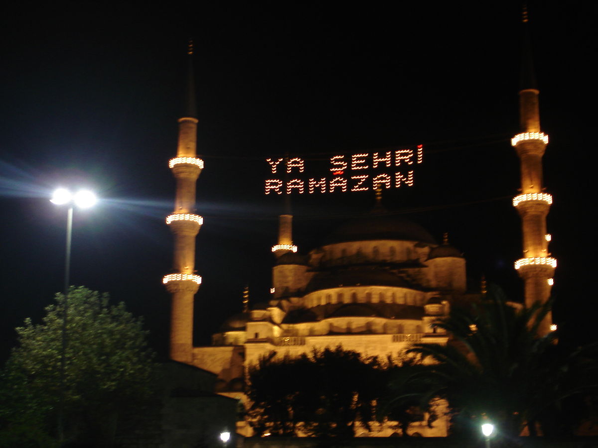 İzmir’de Sahur ve İftar Yardımı: Basmane Hatuniye Yardım Derneği Umut Oluyor!