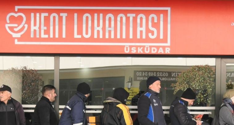 İstanbul’da Soğuk Hava ve Geçim Sıkıntısı: Kent Lokantalarına Uzun Kuyruklar