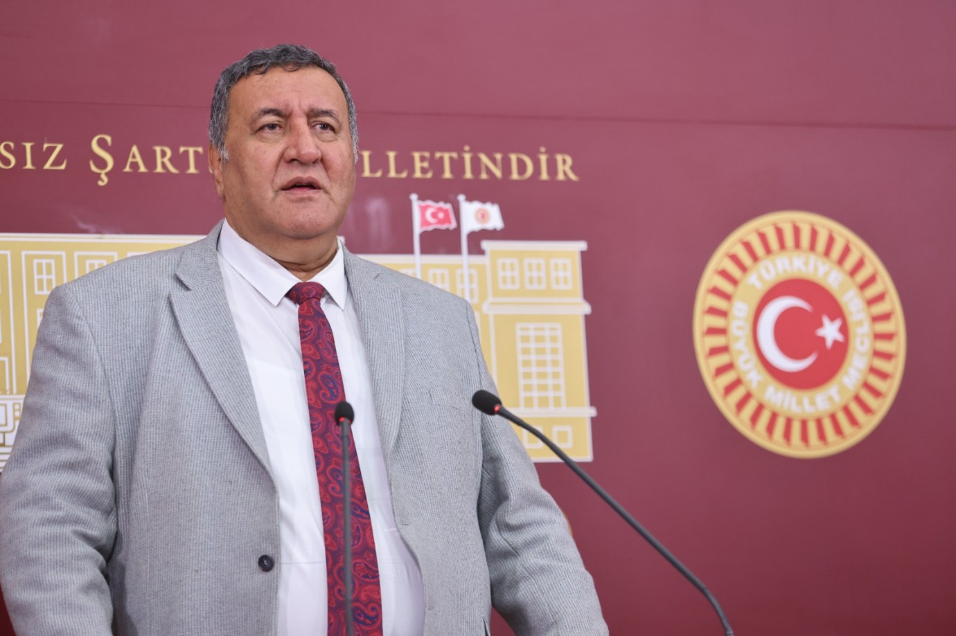 CHP’li Gürer’den Yurt Dışı Bursiyerleri İçin Çözüm Talebi