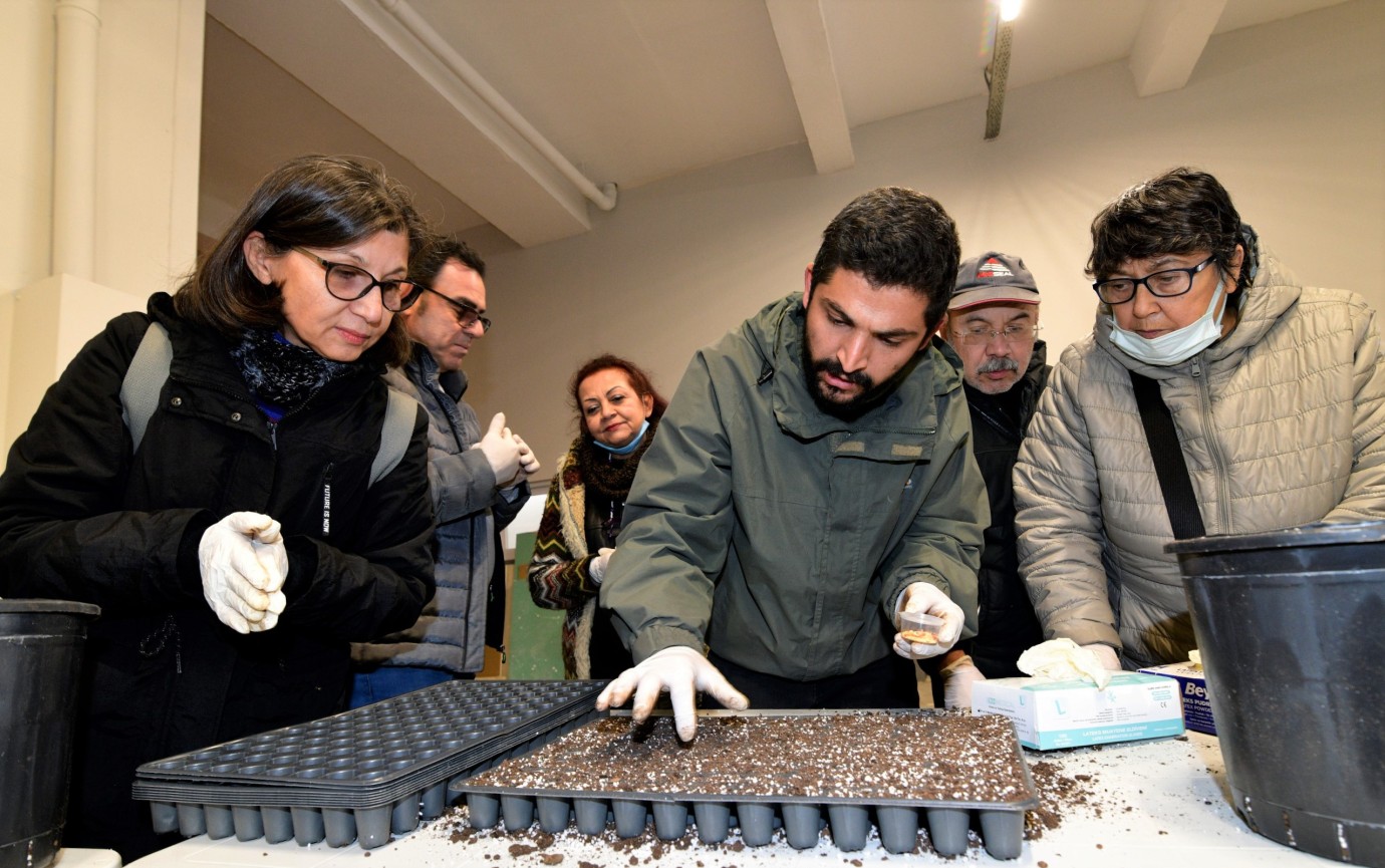 Bornova Belediyesi’nden Yerel Tohumlarla Çimlendirme Atölyesi