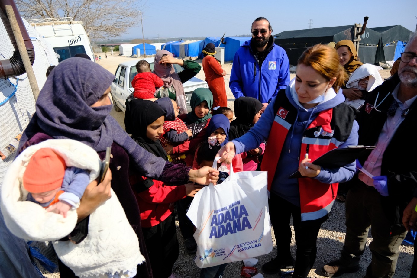 Adana Büyükşehir Belediyesi Dezavantajlı Bölgelere Destek Çalışmalarını Sürdürüyor