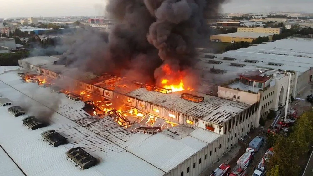 Akyurt’ta Fabrika Yangını: Söndürme Çalışmaları Devam Ediyor