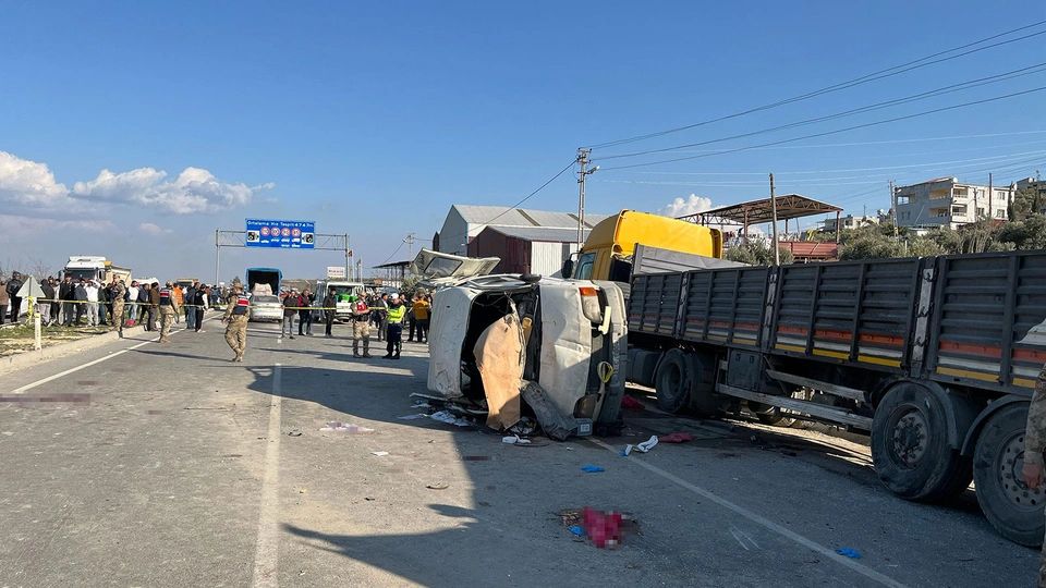 Hatay’da Feci Kaza: Minibüs TIR’a Çarptı, 6 Ölü, 8 Yaralı