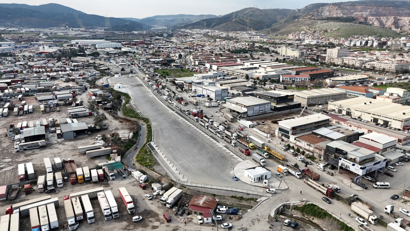 Bornova Belediyesi’nden Yeni Yol ve TIR Garajı Projesi