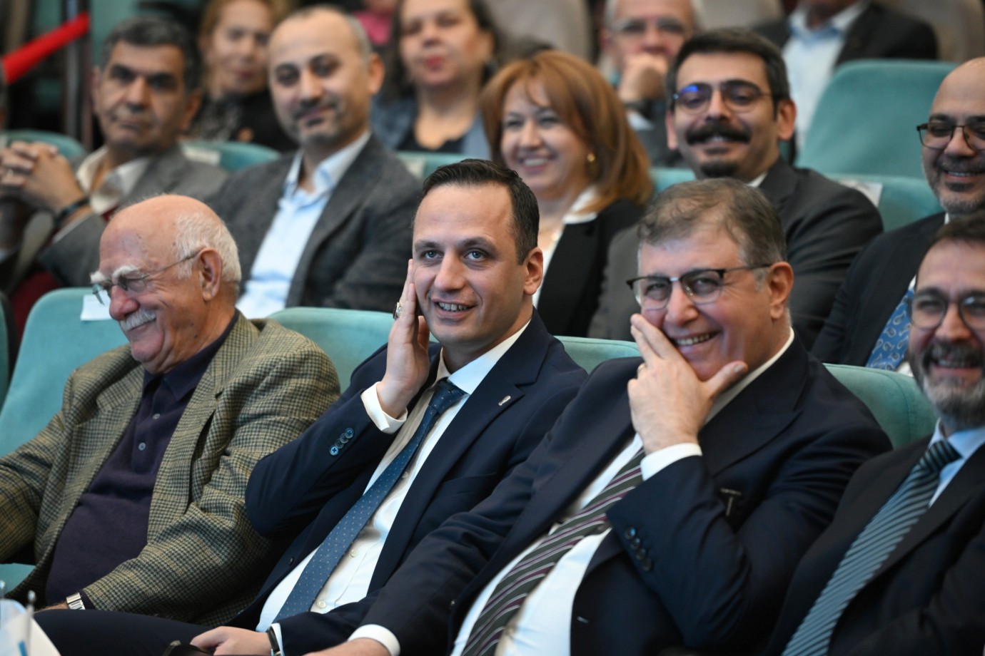 Bornova’da Demokrasi ve Kadın Hakları Üzerine Güçlü Bir Panel Düzenlendi