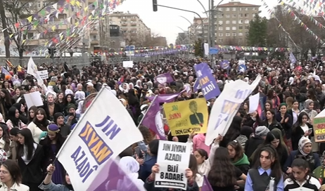 Diyarbakır'da 8 Mart’ta Kadınlar Barış Güvercini Uçurdu