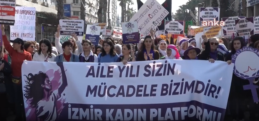 İzmir'de 8 Mart'ta kadınlar sokaklarda: Kadınlar yürüyor, mücadele büyüyor