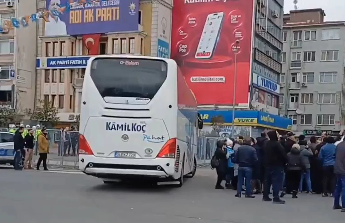 İstanbul'da polisler yolcu otobüsleriyle taşındı