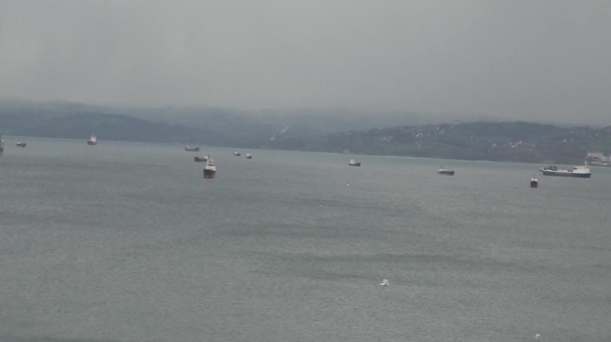 Karadeniz'deki Fırtına Nedeniyle Yük Gemileri Sinop Limanı'na Sığındı