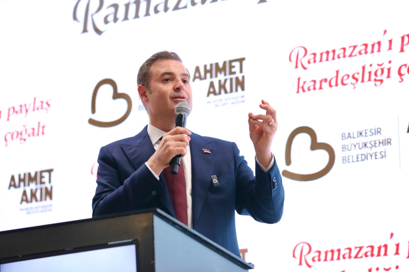 Ahmet Akın, Çölyak hastaları için iftar verdi