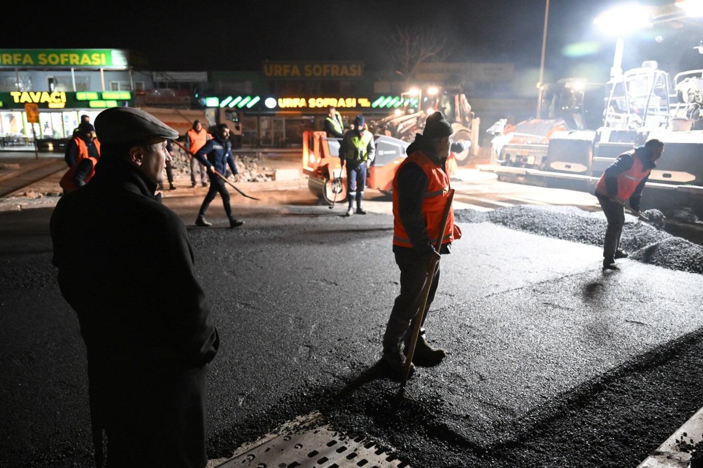 Bornova’da Gece Asfalt Gündüz Demokrasi: Eşki’den “Sandıkları Patlatalım” Mesajı