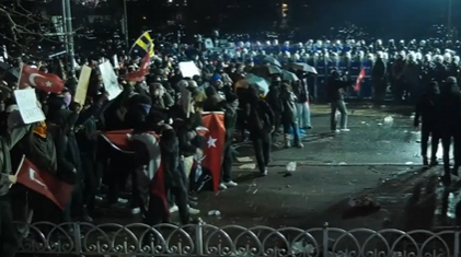 İmamoğlu Protestosunda Taksim Yürüyüşüne Gazlı Engel