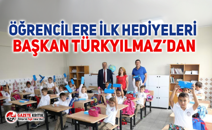 ÖĞRENCİLERE İLK HEDİYELERİ BAŞKAN TÜRKYILMAZ’DAN