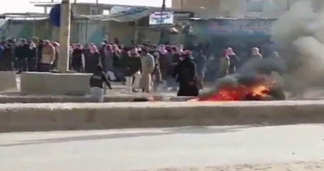 Rakka'da halk YPG/PKK'yı protesto etti