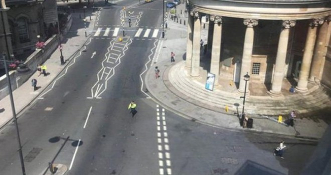 Londra'nın göbeğinde bomba paniği: Yollar kapandı