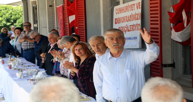 CHP'Lİ BEKO: 'BİZ MAZLUMLAR AYAĞA KALKMADIKÇA, DİKTATÖRLER DİZ ÇÖKMEZ'