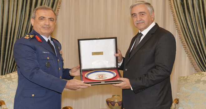 Akıncı, Orgeneral Gülan'ı kabul etti