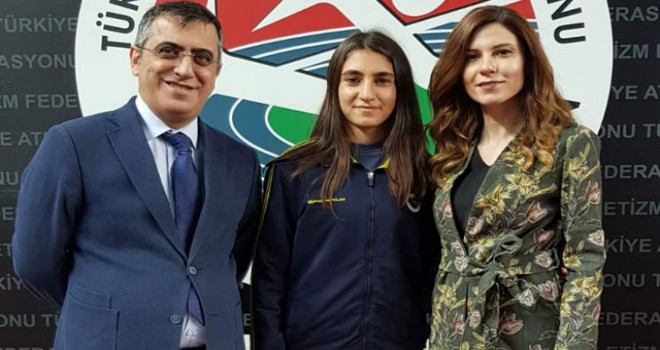 Vanlı Zeynep, atletizmde Türkiye şampiyonu oldu