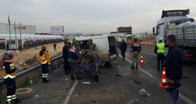 Gaziantep-Nizip Kara yolunda trafik kazası; 5 ölü, 3 yaralı